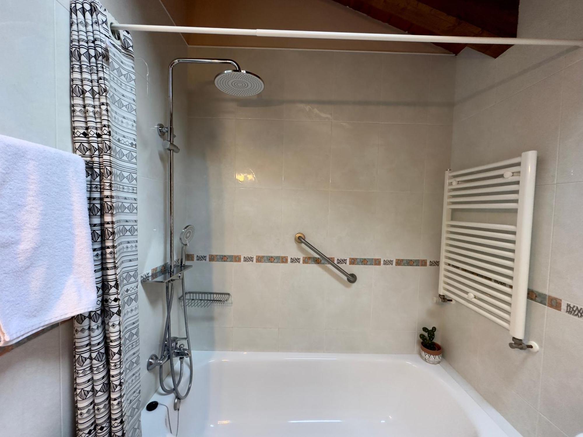 La Llardana Guest House Benasque Eksteriør bilde