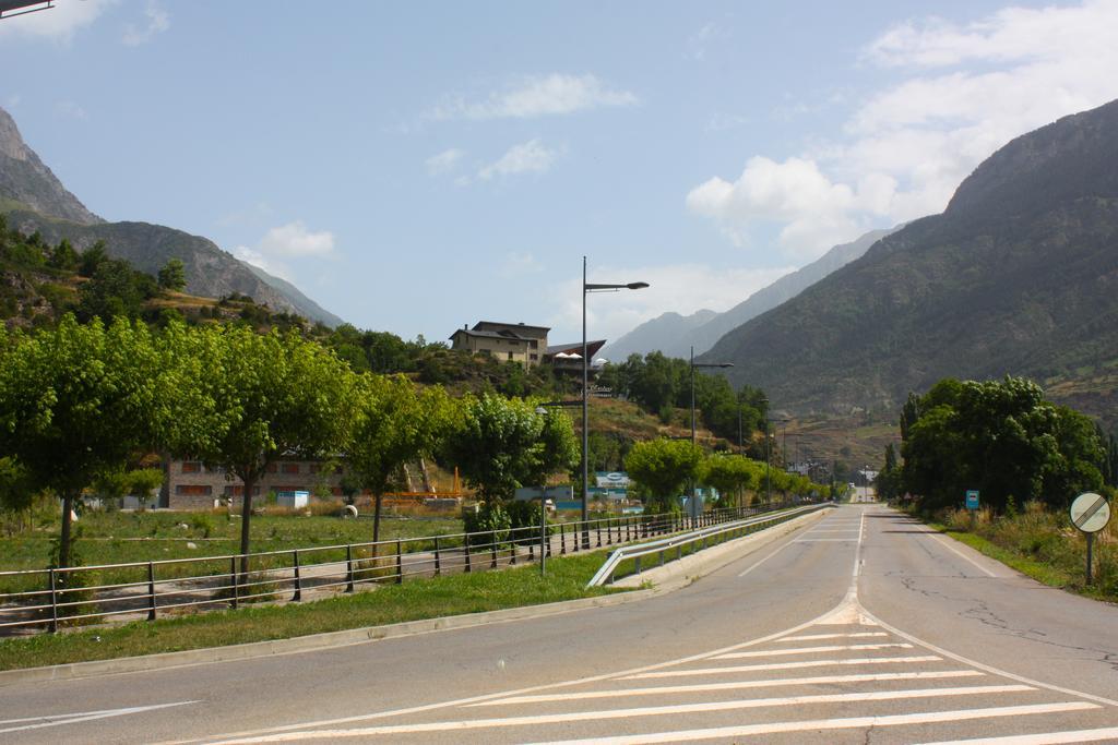 La Llardana Guest House Benasque Eksteriør bilde