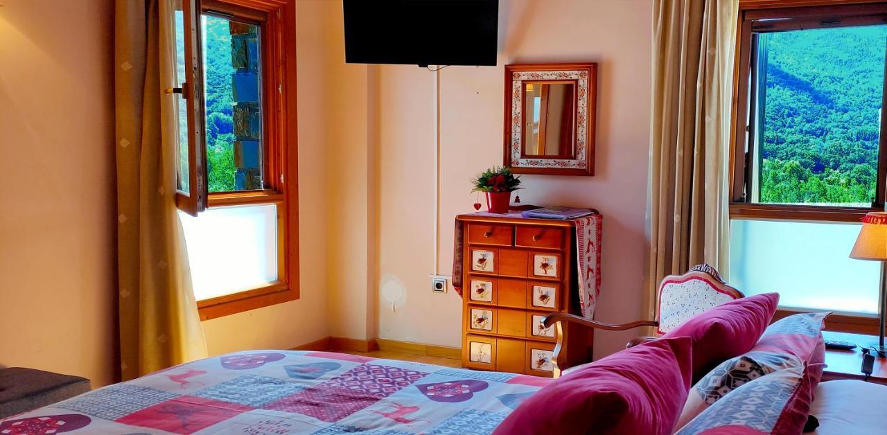 La Llardana Guest House Benasque Eksteriør bilde